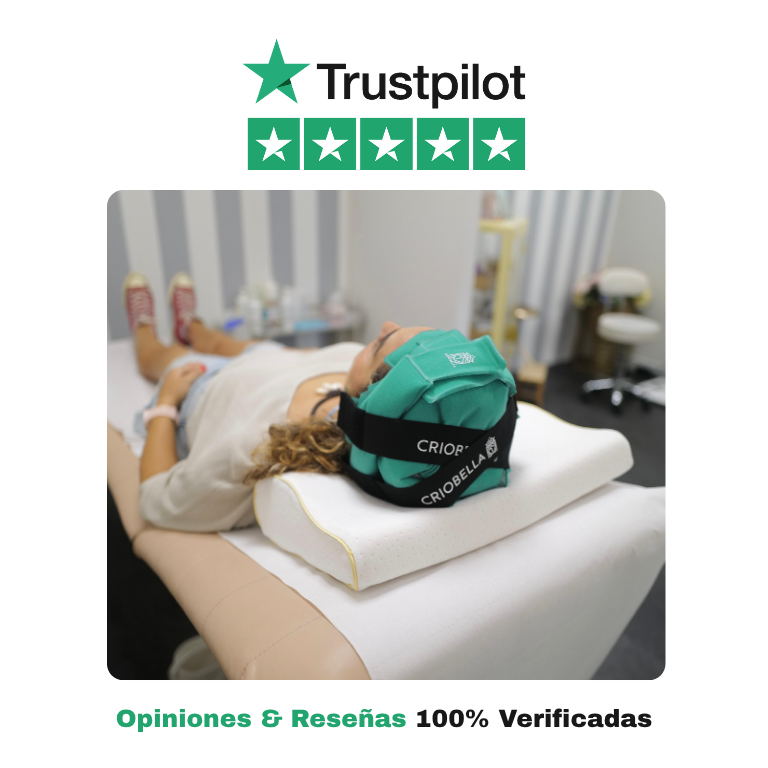 Paciente usando gorro hipotérmico Criobella durante tratamiento de quimioterapia para conservar el cabello